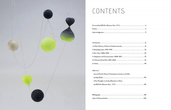 Five honeycomb-patterned ornaments in black, yellow, and cream hang on strings against a gray background. On the right is the table of contents from "Chinese Contemporary Jewelry Design" by Schiffer Publishing, Ltd.